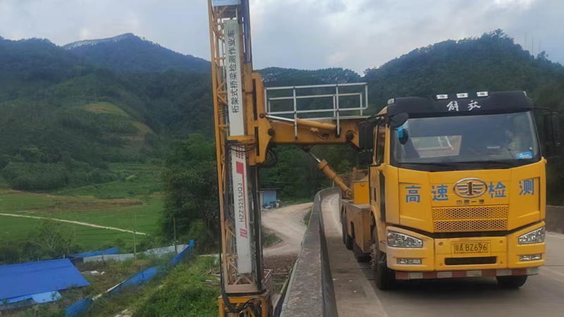 桥梁检测车